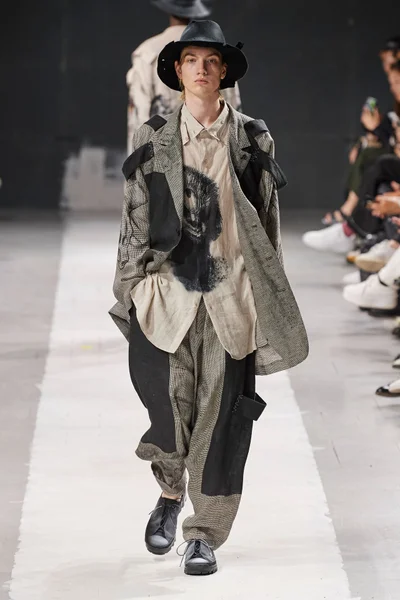 Look 8